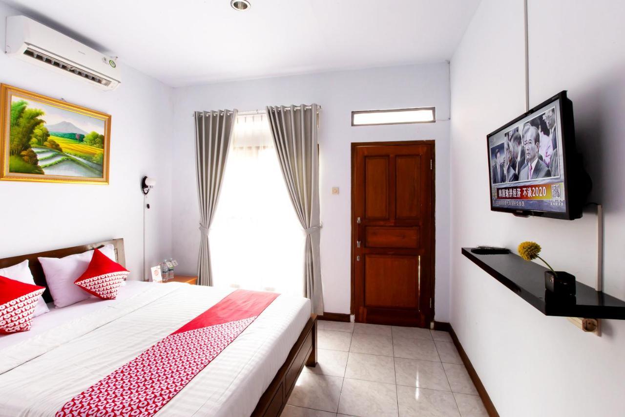 Oyo 569 Cigadung Syariah Hotel
