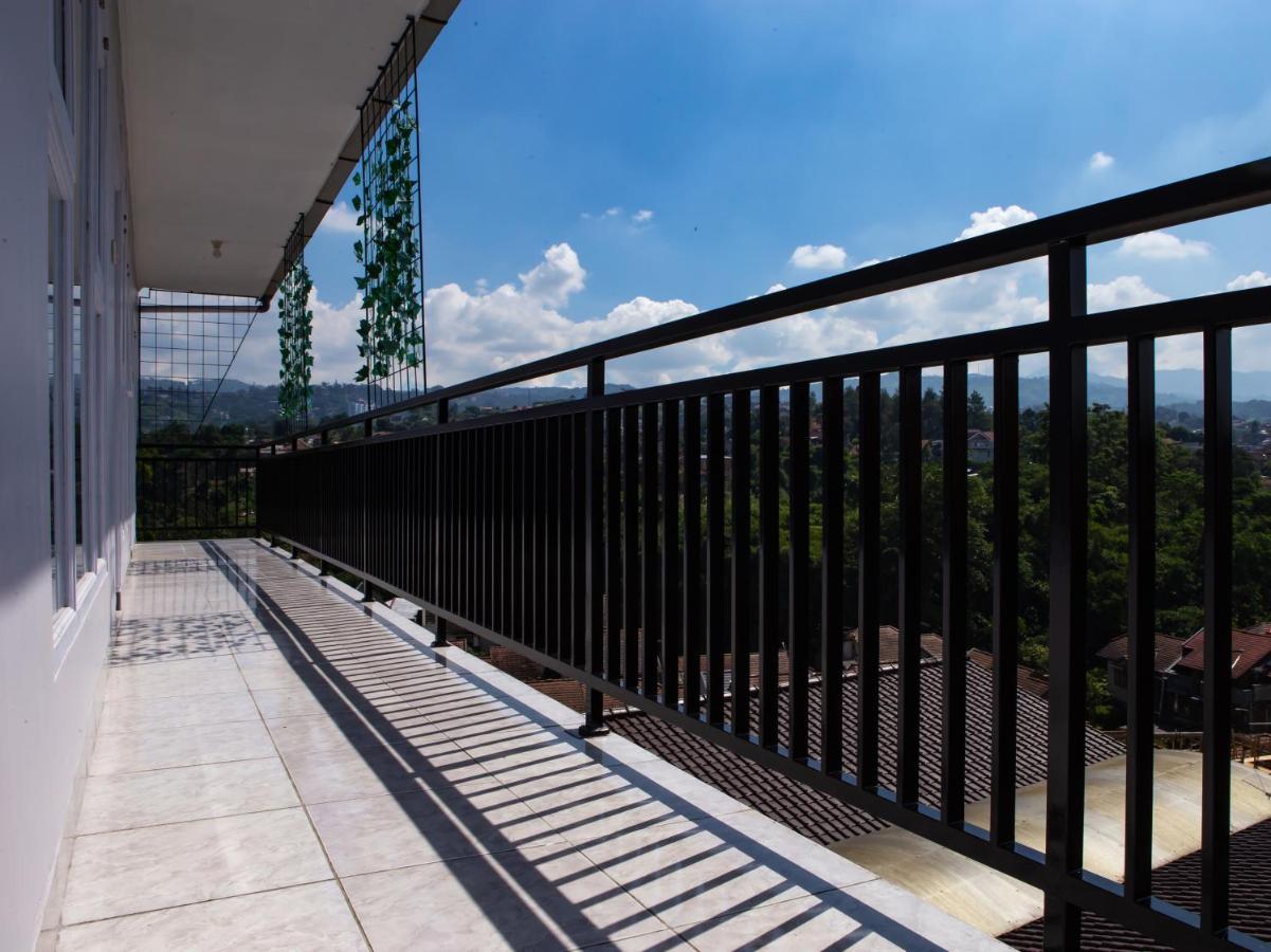 Oyo 569 Cigadung Syariah Hotel 2*