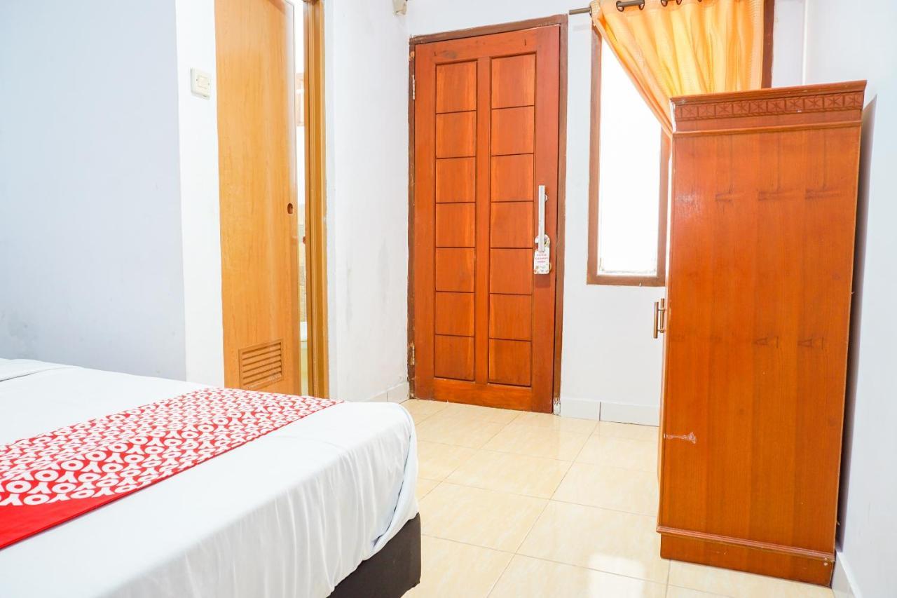 Oyo 569 Cigadung Syariah 2* Bandung
