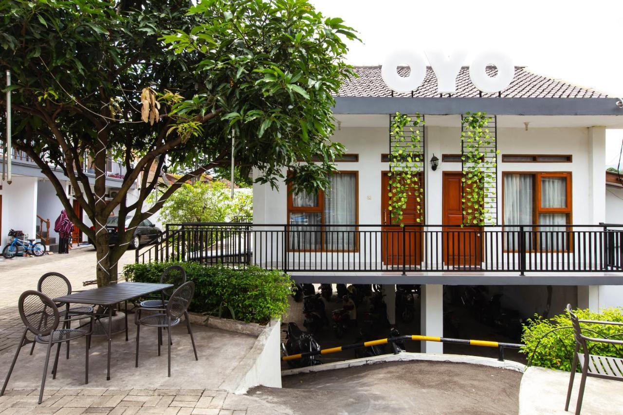 Oyo 569 Cigadung Syariah Hotel 2*