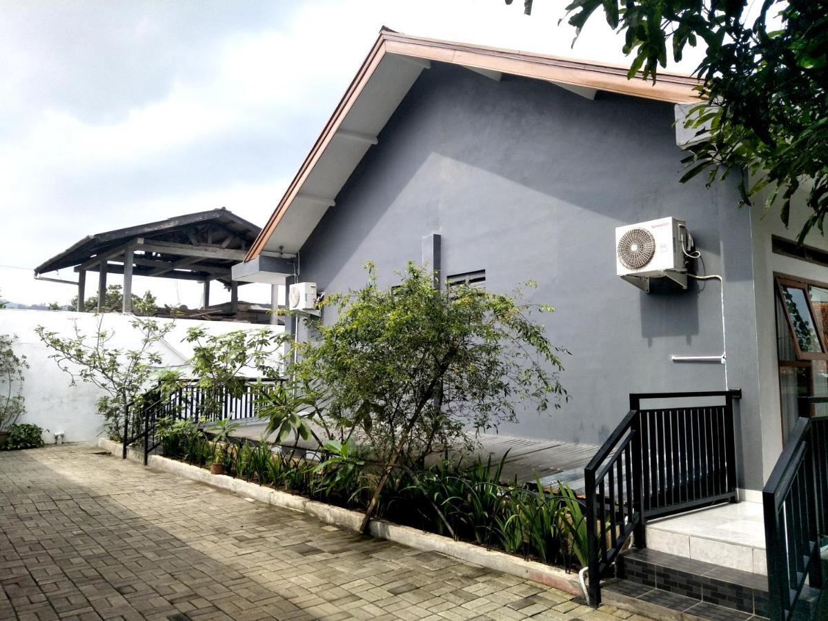 Hotel Oyo 569 Cigadung Syariah Bandung